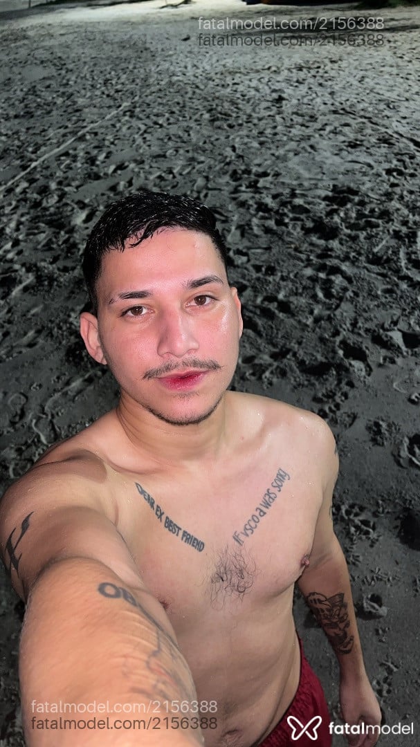 Acompanhante homem com cabelo castanho de olhos castanhos - Augusto Wang