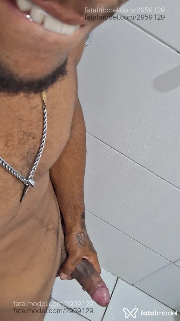 Acompanhante homem com cabelo castanho de olhos castanhos - santos