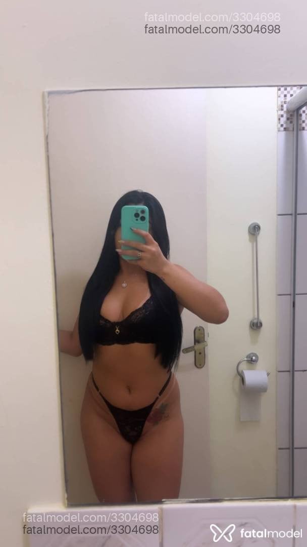 Acompanhante mulher morena (o) de olhos pretos - Isadora Salles