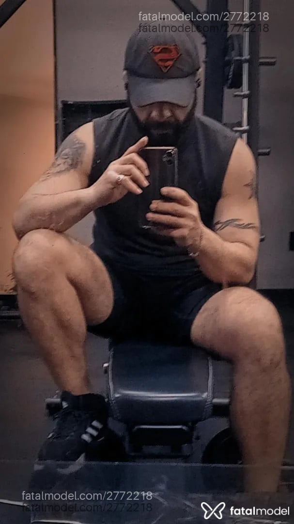 Acompanhante homem com cabelo castanho de olhos mel - Maike