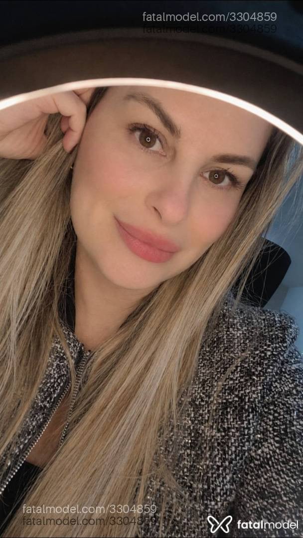 Acompanhante mulher loira (o) de olhos mel - Gabi Ritter