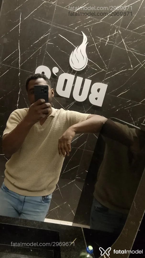Acompanhante homem com cabelo castanho de olhos castanhos - Avnny