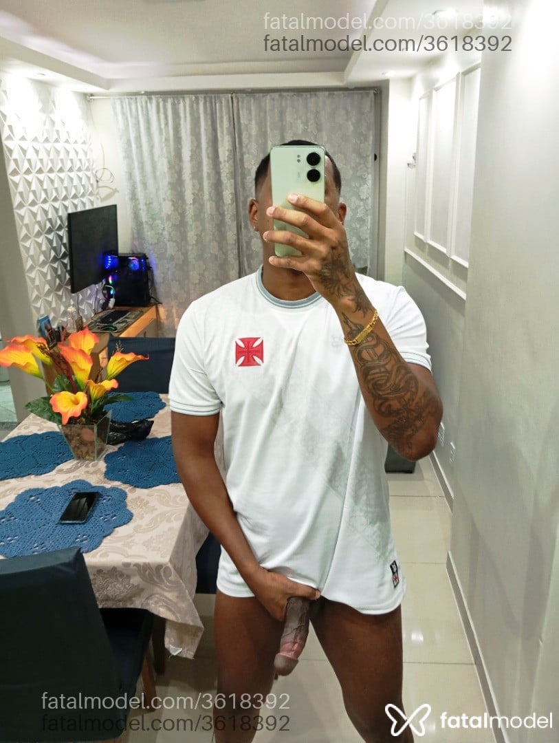 Acompanhante homem morena (o) de olhos pretos - Cavalonegro