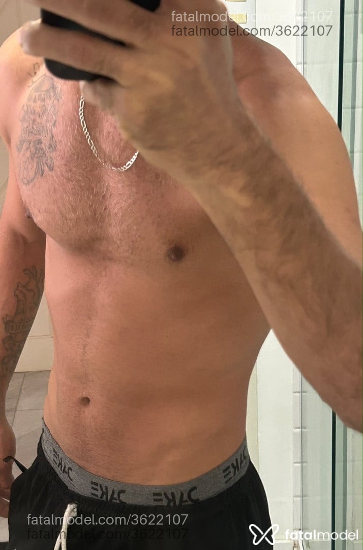 Acompanhante homem com cabelo castanho de olhos castanhos - Paulo