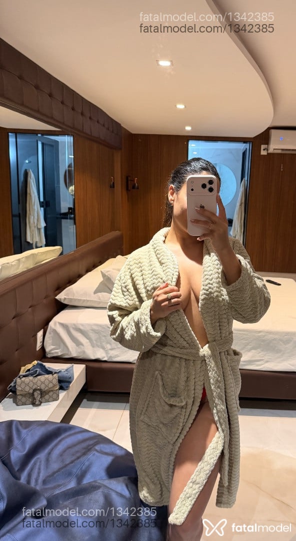 Acompanhante mulher morena (o) de olhos pretos - Larissa Lins