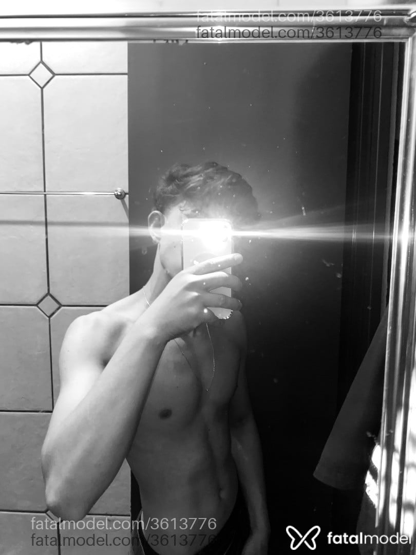 Acompanhante homem com cabelo castanho de olhos castanhos - Pablo