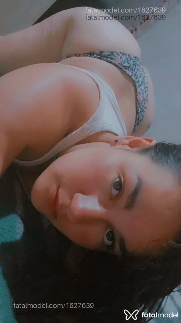 Acompanhante mulher com cabelo castanho de olhos castanhos - PaulinhaDias