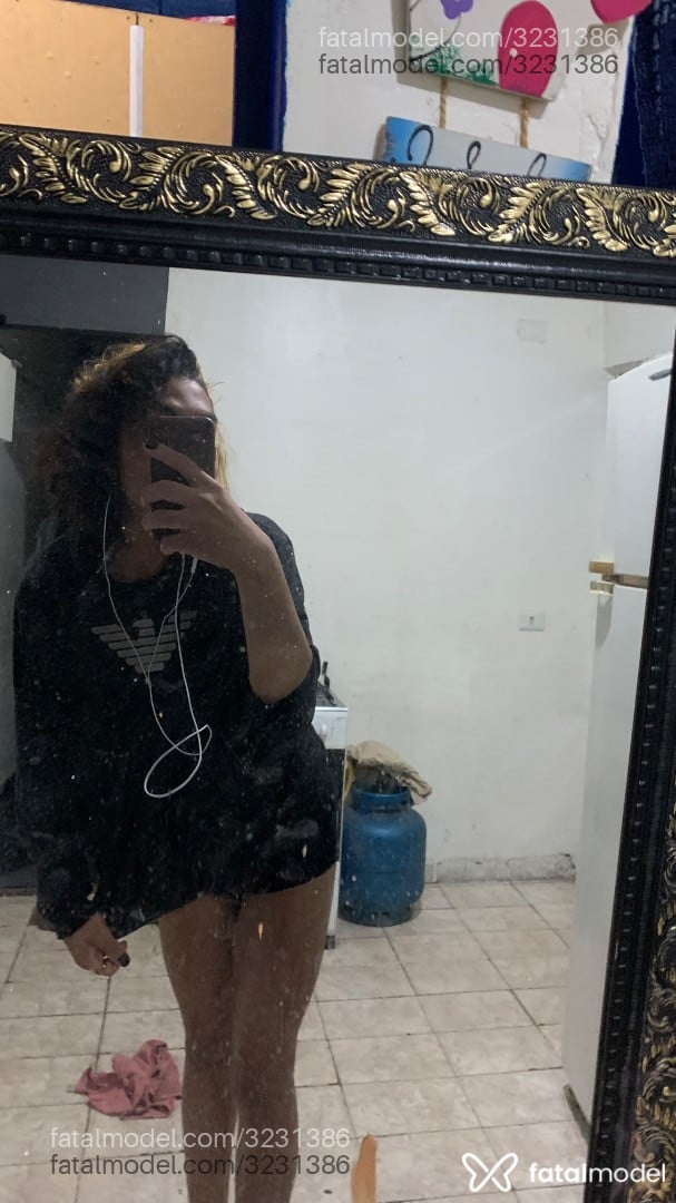 Acompanhante mulher trans morena (o) de olhos castanhos - Borges