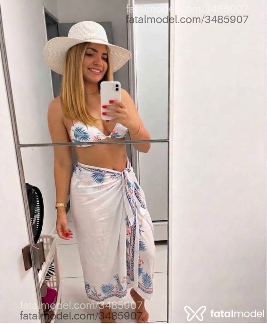 Acompanhante mulher loira (o) de olhos castanhos - Mirela