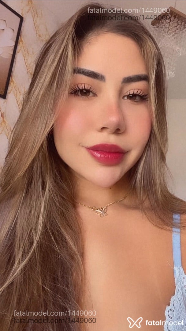 Acompanhante mulher loira (o) de olhos mel - Bela