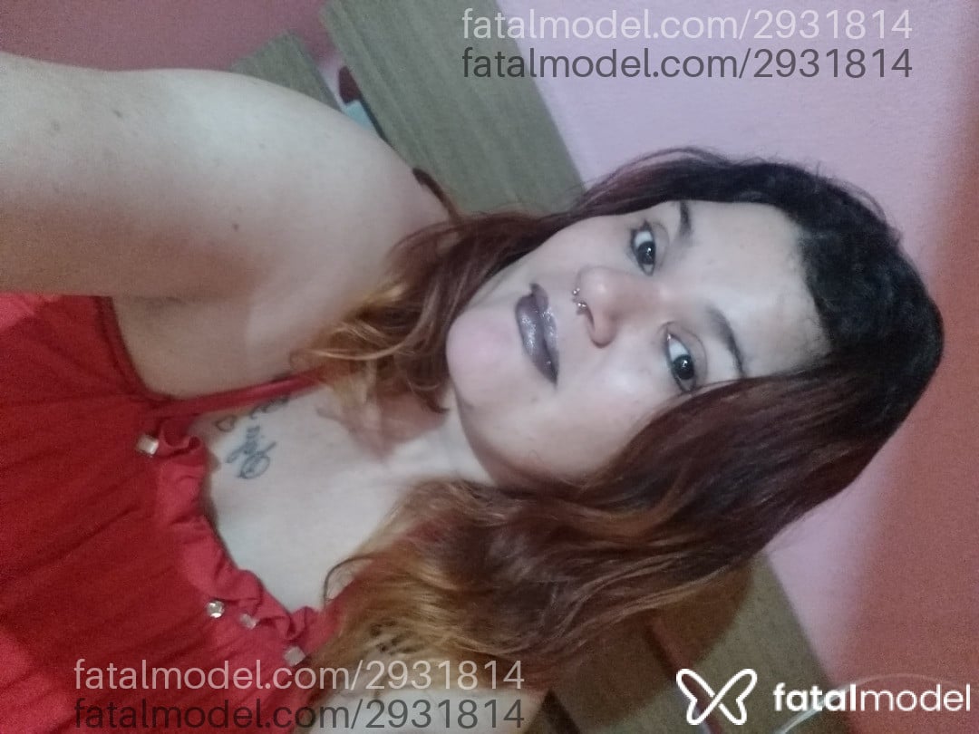 Acompanhante mulher ruiva (o) de olhos castanhos - Talita