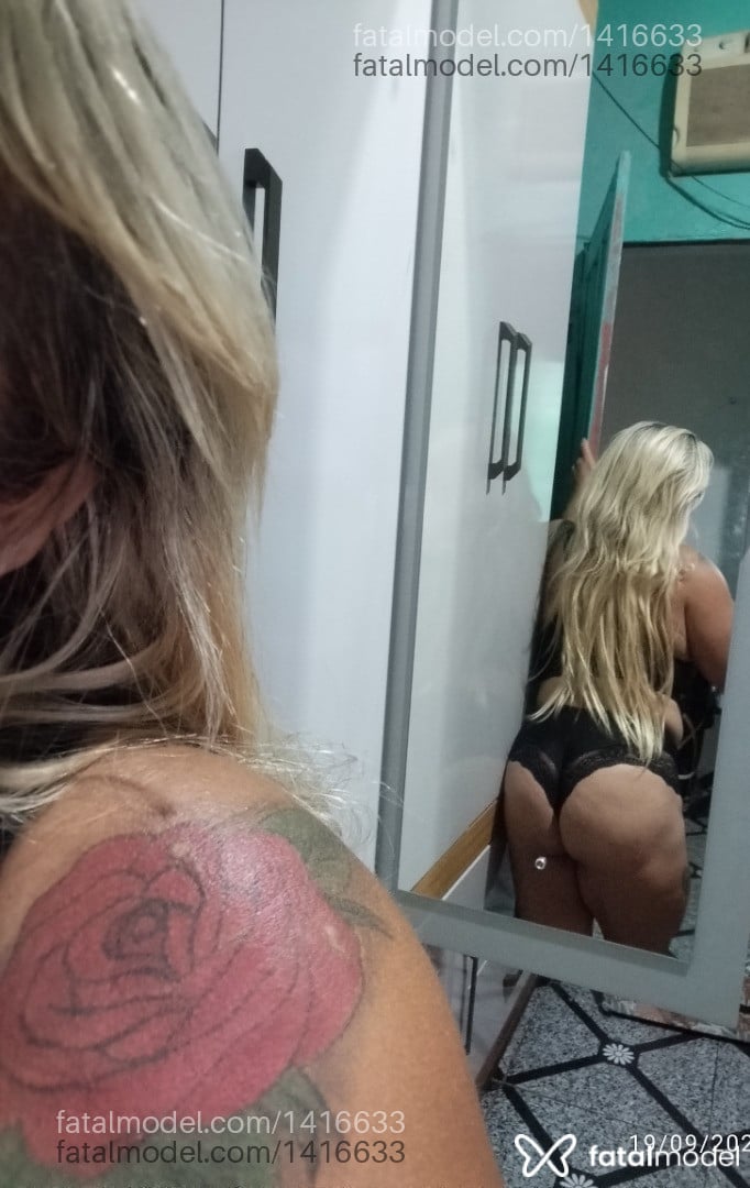 Acompanhante mulher loira (o) de olhos castanhos - Loirinta