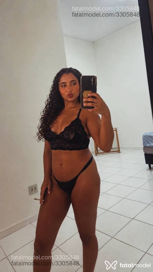Acompanhante mulher morena (o) de olhos castanhos - Vitória