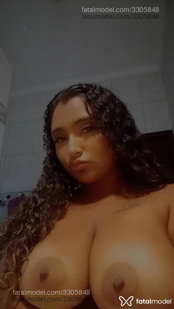 Acompanhante mulher morena (o) de olhos castanhos - Vitória