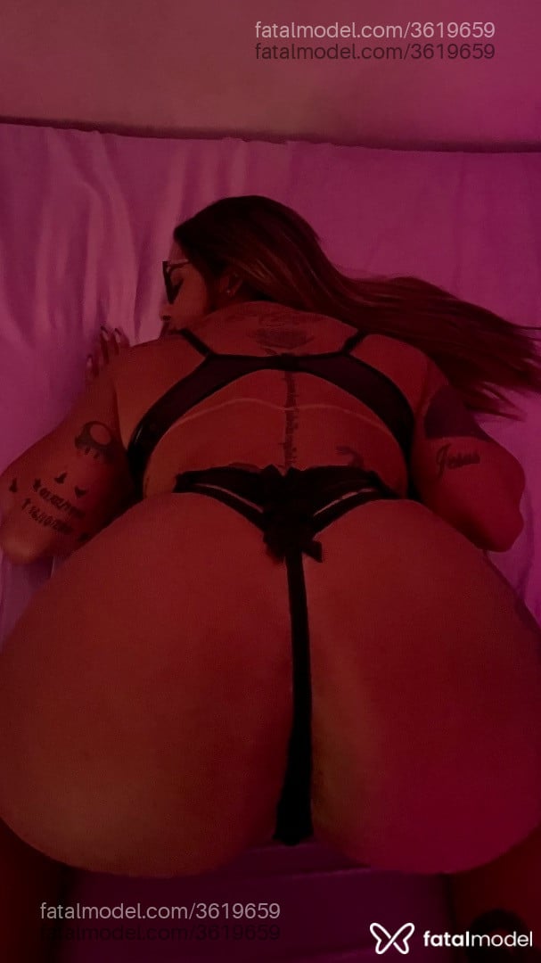 Acompanhante mulher loira (o) de olhos pretos - Bruna Nascimento