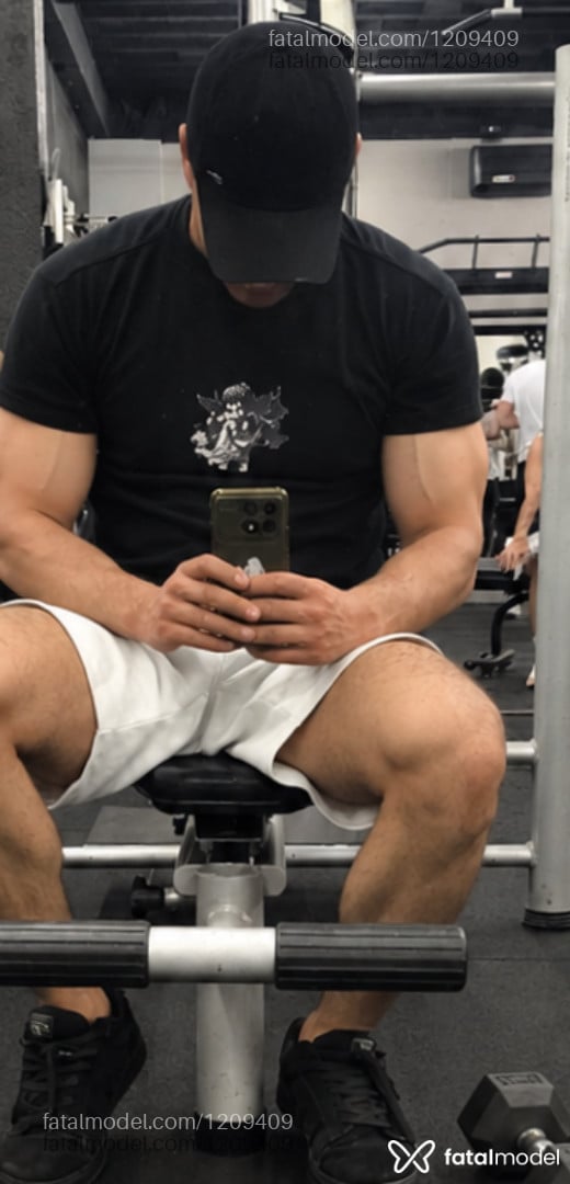 Acompanhante homem morena (o) de olhos castanhos - Gael