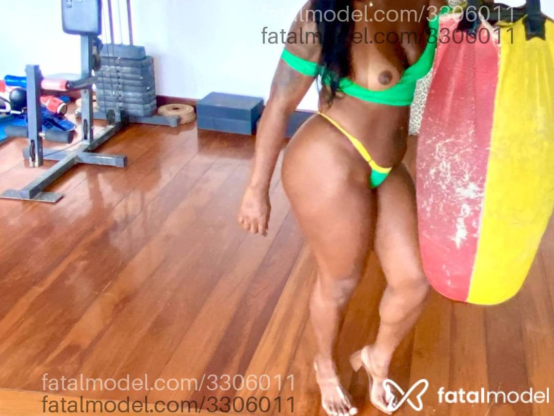 Acompanhante mulher morena (o) de olhos castanhos em Rio das Ostras - Juliana