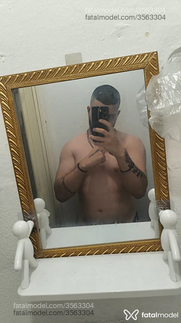 Acompanhante homem com cabelo castanho de olhos castanhos - Guilherme
