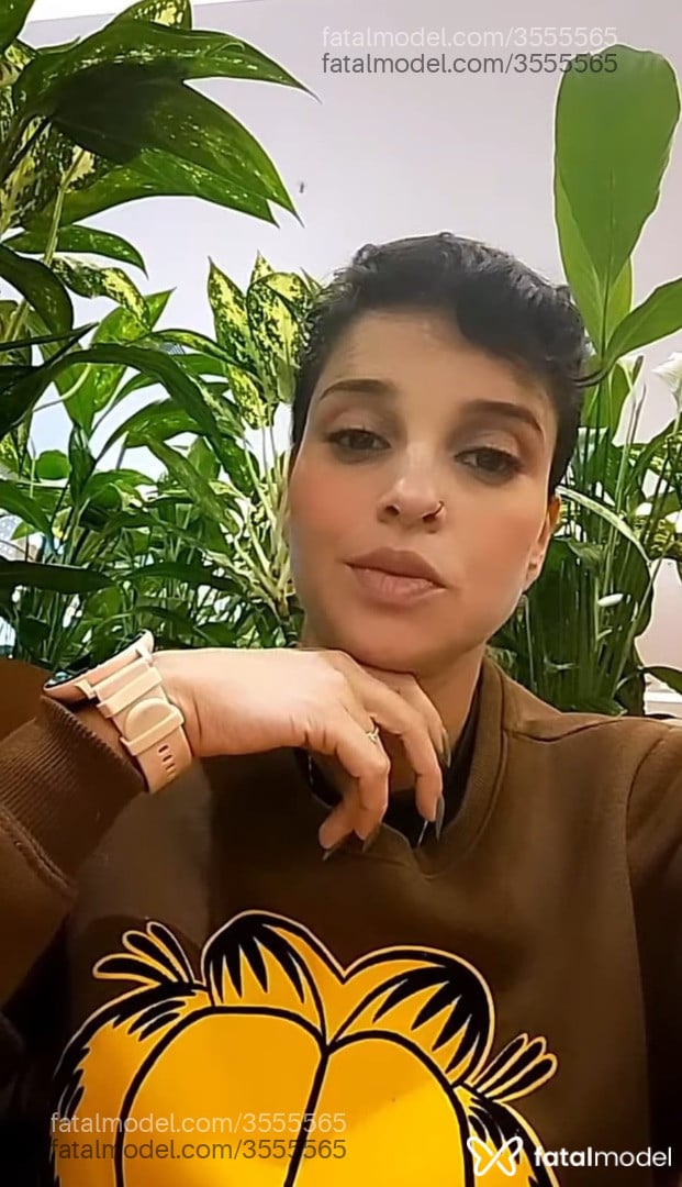 Acompanhante mulher com cabelo castanho de olhos castanhos - Clara Miranda