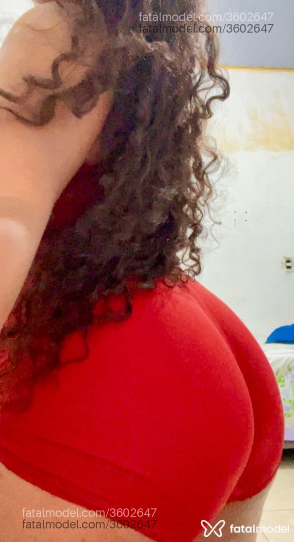 Acompanhante mulher com cabelo castanho de olhos mel - Larissa
