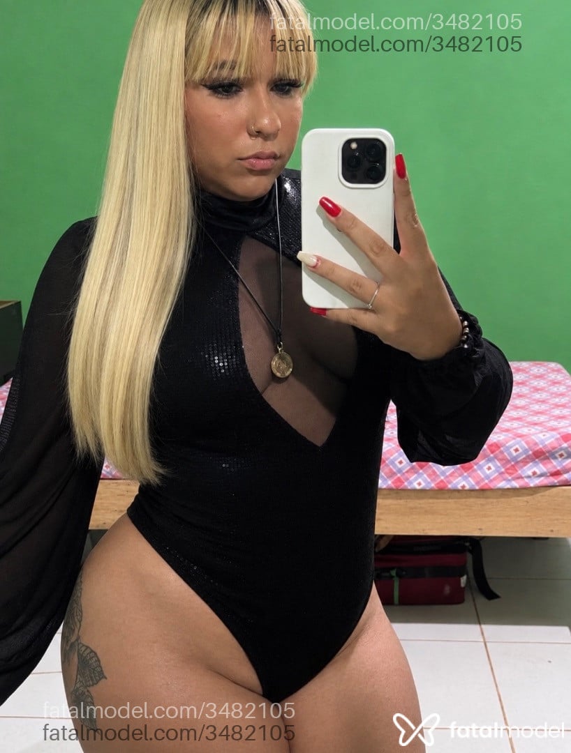 Acompanhante mulher loira (o) de olhos pretos - Geovana Campos
