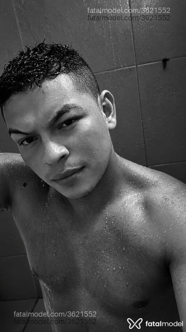 Acompanhante homem com cabelo castanho de olhos pretos - Wandson