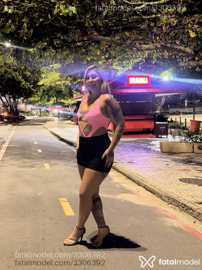 Acompanhante mulher loira (o) de olhos castanhos - Jaq