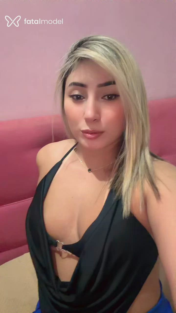 Acompanhante mulher loira (o) de olhos castanhos - Jaq
