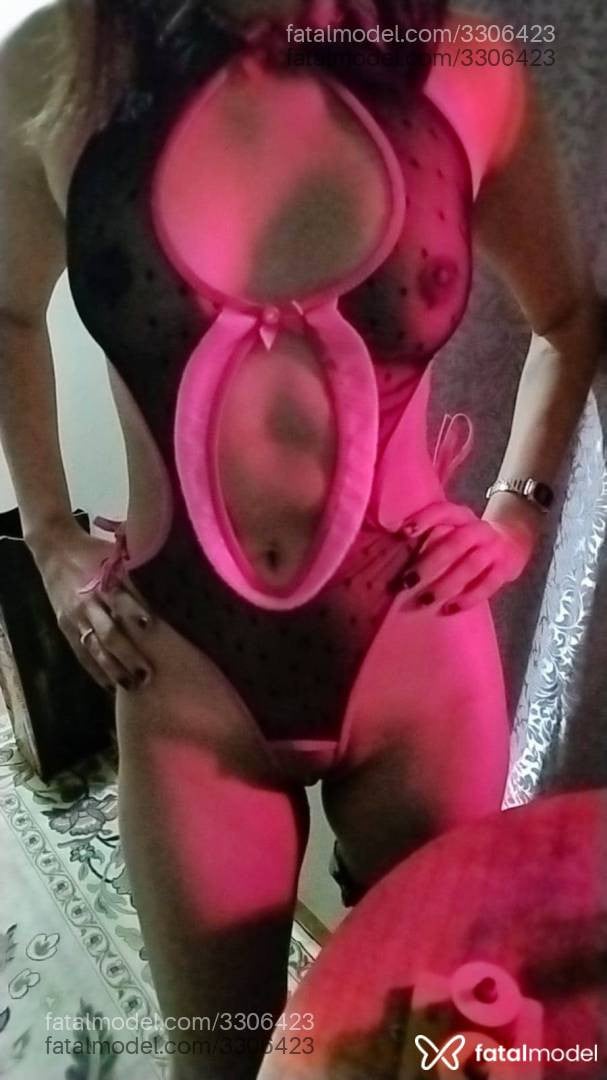 Acompanhante mulher com cabelo castanho de olhos castanhos - Tais Barros Acompanhante mulher com cabelo castanho de olhos castanhos - Tais Barros
