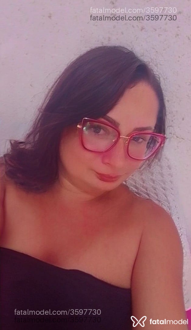 Acompanhante mulher trans com cabelo castanho de olhos castanhos - Ayalla