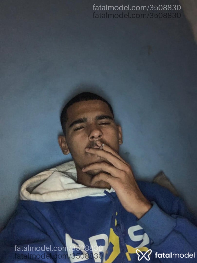 Acompanhante homem com cabelo castanho de olhos castanhos - Enzo
