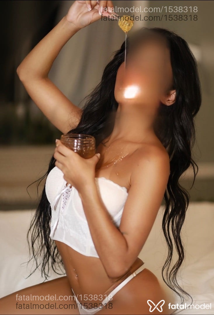Acompanhante mulher morena (o) de olhos castanhos - Tayná Ferraz
