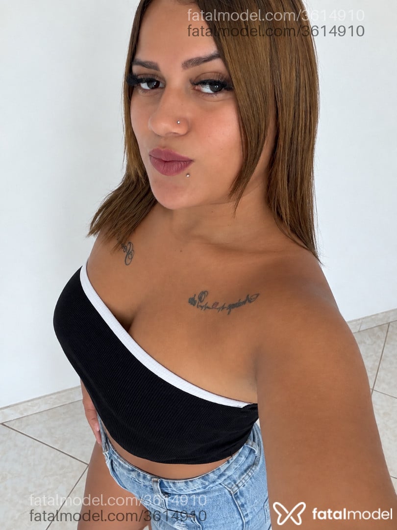 Acompanhante mulher loira (o) de olhos castanhos - Laura Lopes