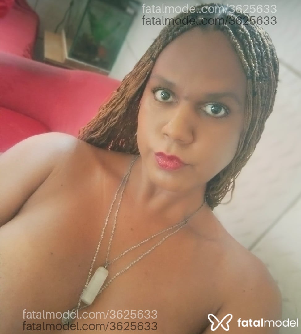 Acompanhante mulher trans loira (o) de olhos castanhos - Dressinha Angel