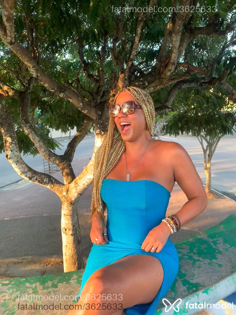 Acompanhante mulher trans loira (o) de olhos castanhos - Dressinha Angel