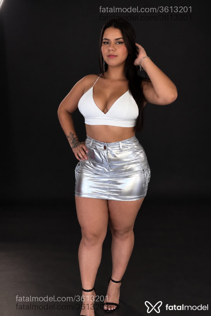 Acompanhante mulher morena (o) de olhos castanhos - Júlia