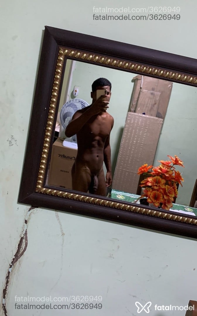 Acompanhante homem morena (o) de olhos pretos - Gustavo