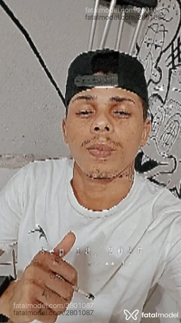 Acompanhante homem com cabelo castanho de olhos mel - Kayke Silva