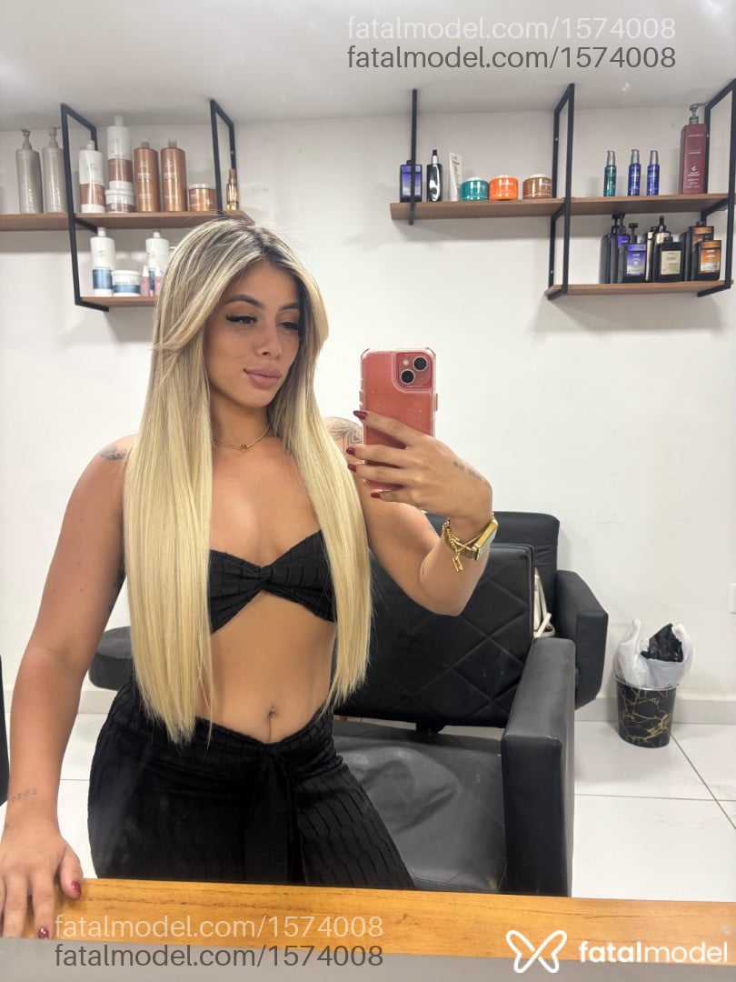 Acompanhante mulher loira (o) de olhos castanhos - Lua Silva