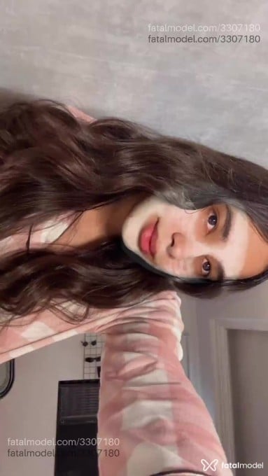 Acompanhante mulher trans com cabelo castanho de olhos castanhos em Virtual - Valentina Cruz