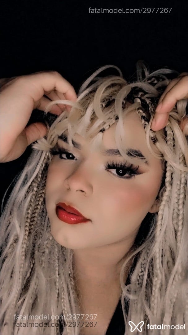 Acompanhante mulher trans loira (o) de olhos castanhos - Yasmin