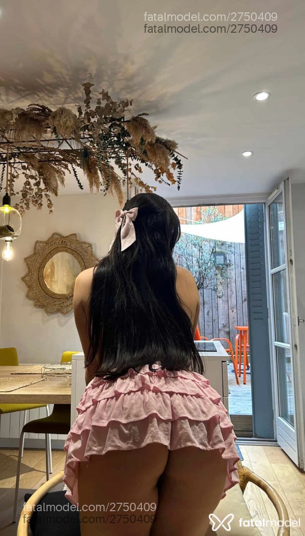 Acompanhante mulher com cabelo castanho de olhos castanhos - Jade Pimentel