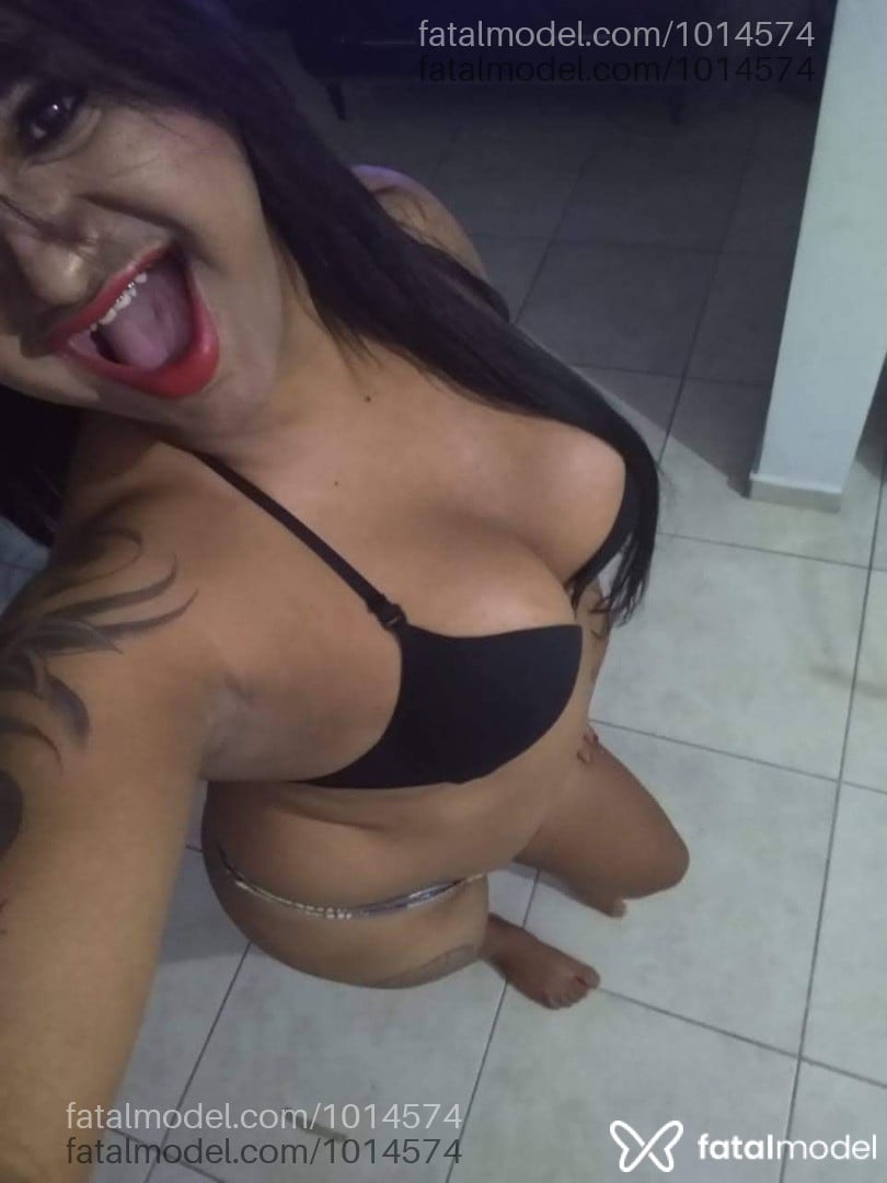 Acompanhante mulher trans morena (o) de olhos pretos - Larissa Morena