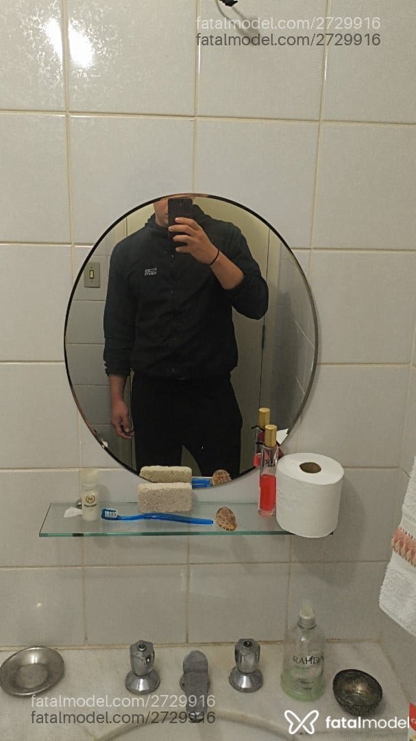 Acompanhante homem com cabelo castanho de olhos castanhos - Mucilon