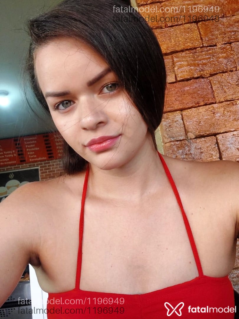 Acompanhante mulher loira (o) de olhos azuis - YSA MODELLO