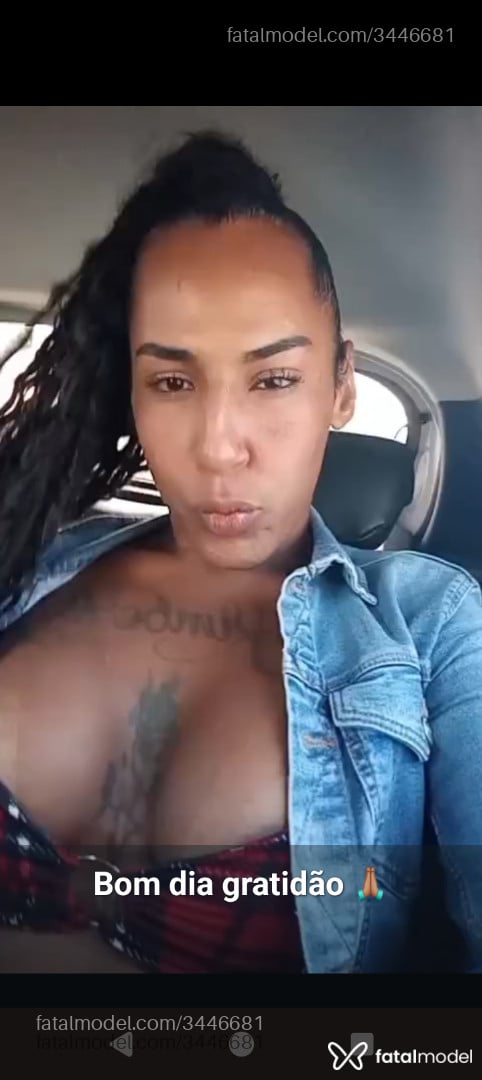 Acompanhante mulher trans morena (o) de olhos castanhos - Juliane