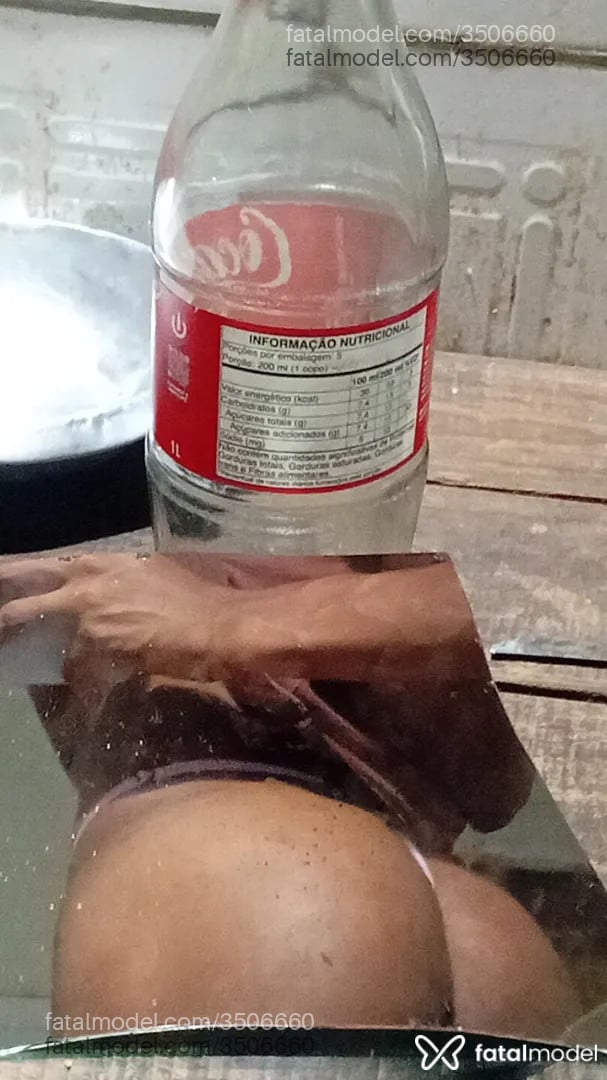 Acompanhante não-binário morena (o) de olhos pretos - Chaneca