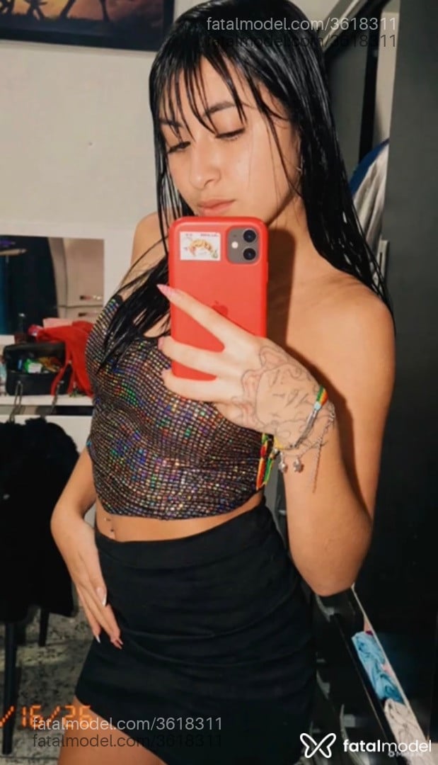 Acompanhante mulher com cabelo castanho de olhos mel - Agnes