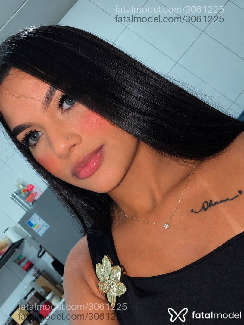 Acompanhante mulher com cabelo castanho de olhos castanhos - Ana