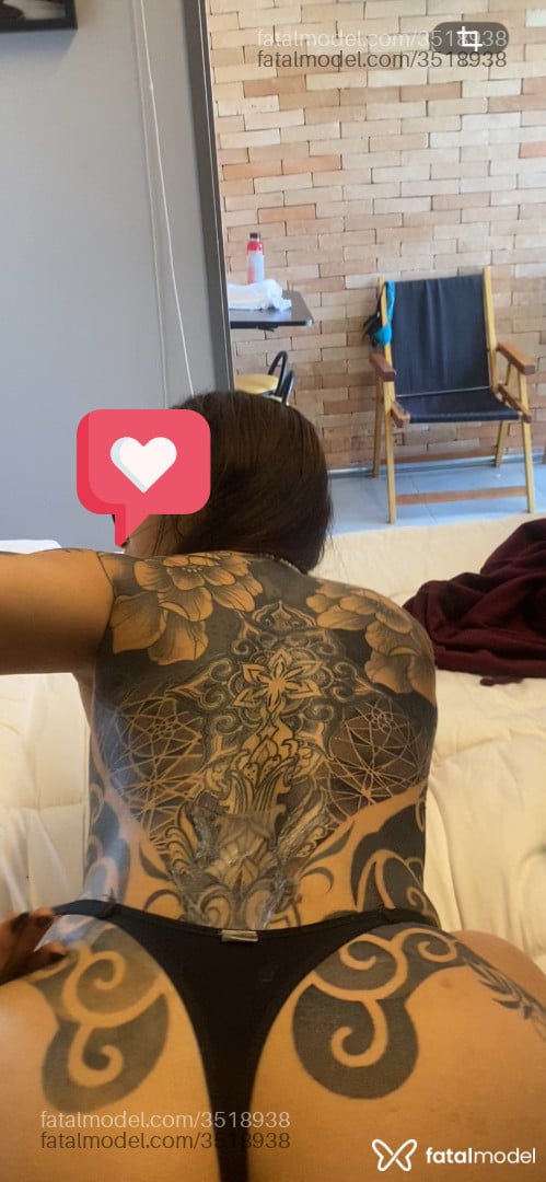 Acompanhante mulher com cabelo castanho de olhos castanhos - Michelle